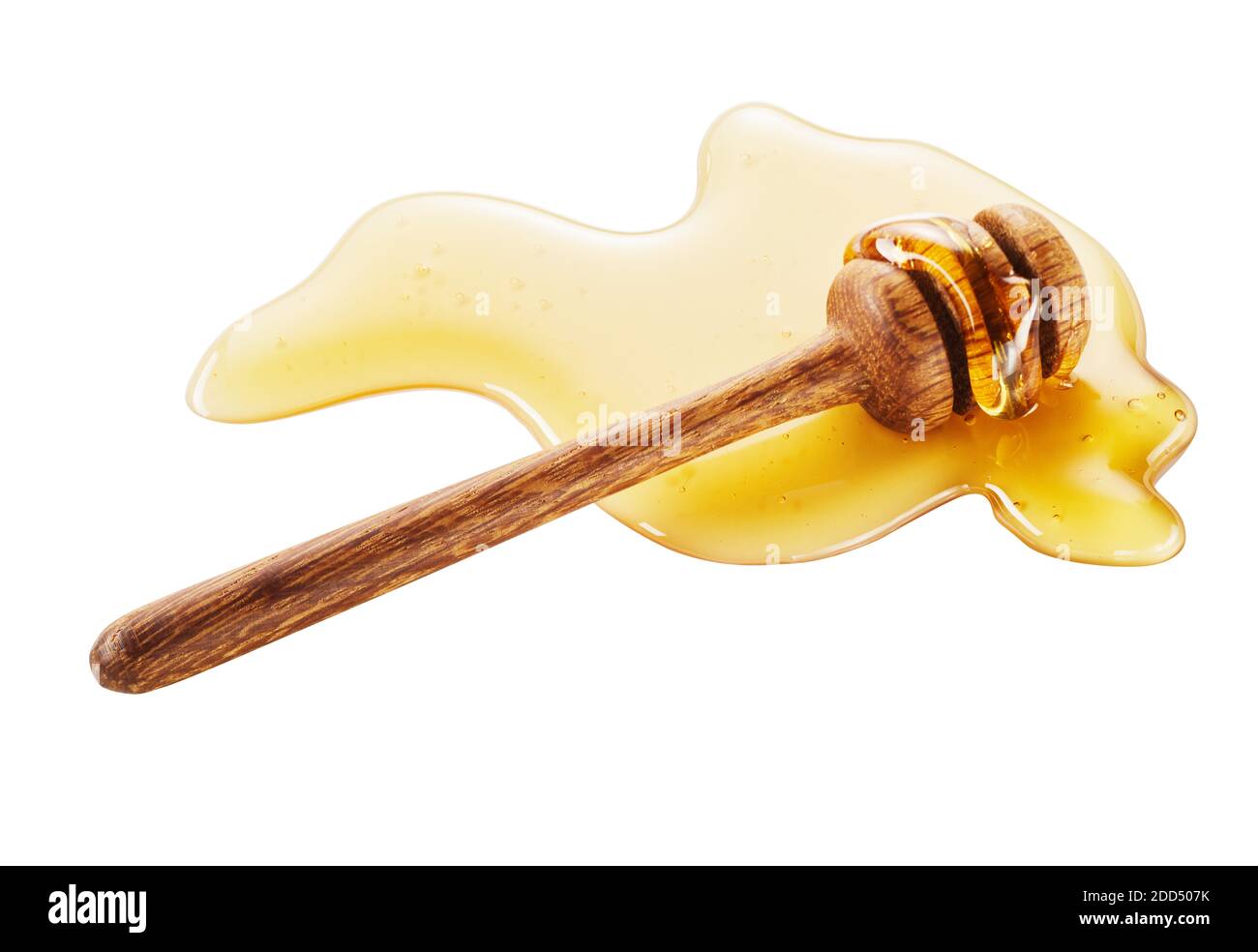 Vista ravvicinata del cucchiaia in legno con miele fresco versato, isolato su sfondo bianco Foto Stock
