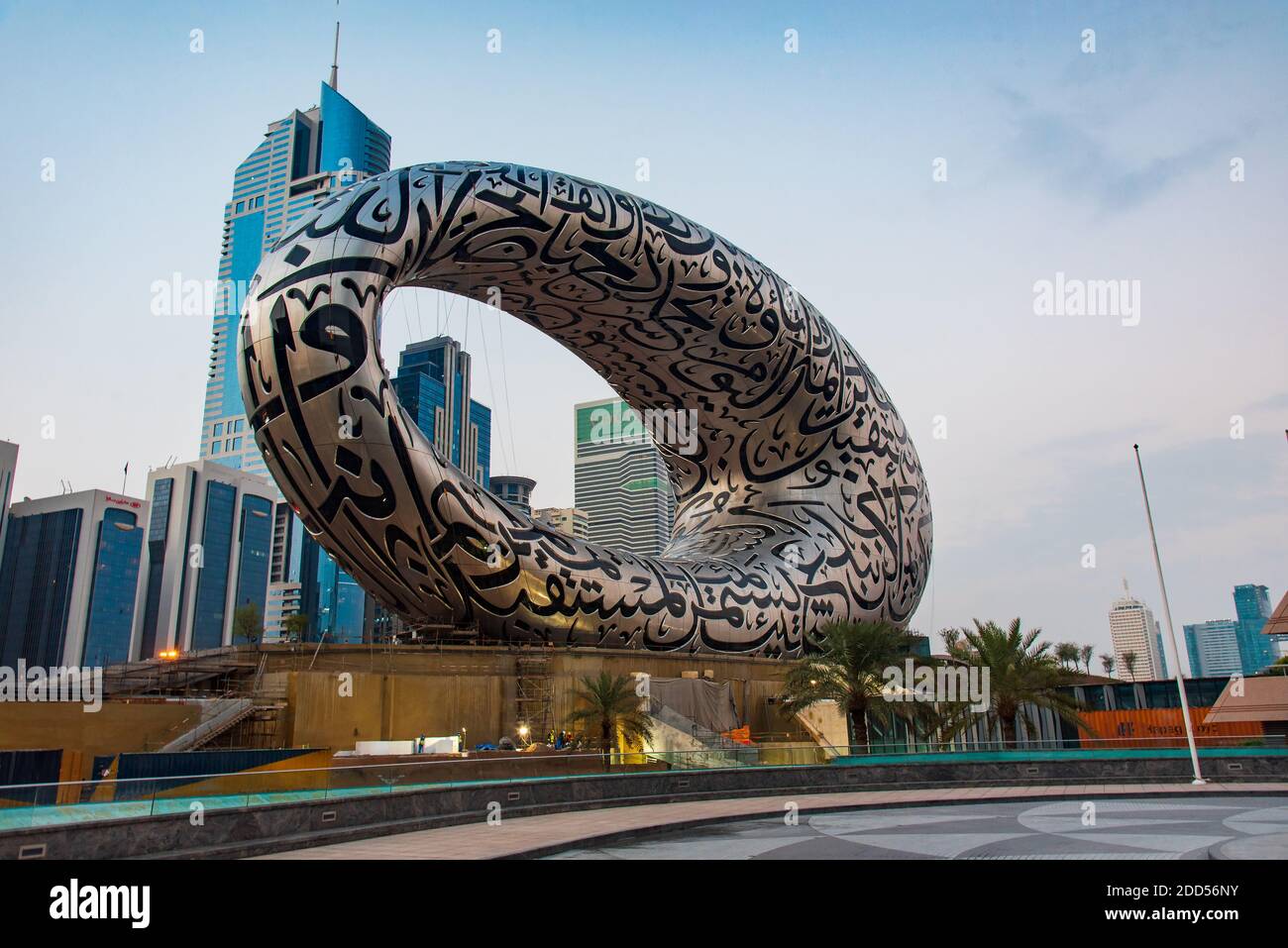 Dubai, Emirati Arabi Uniti - 13 novembre 2020: Il Museo del futuro nel centro di Dubai costruito per l'EXPO 2020 in programma nel 2021 nelle Nazioni Unite Foto Stock