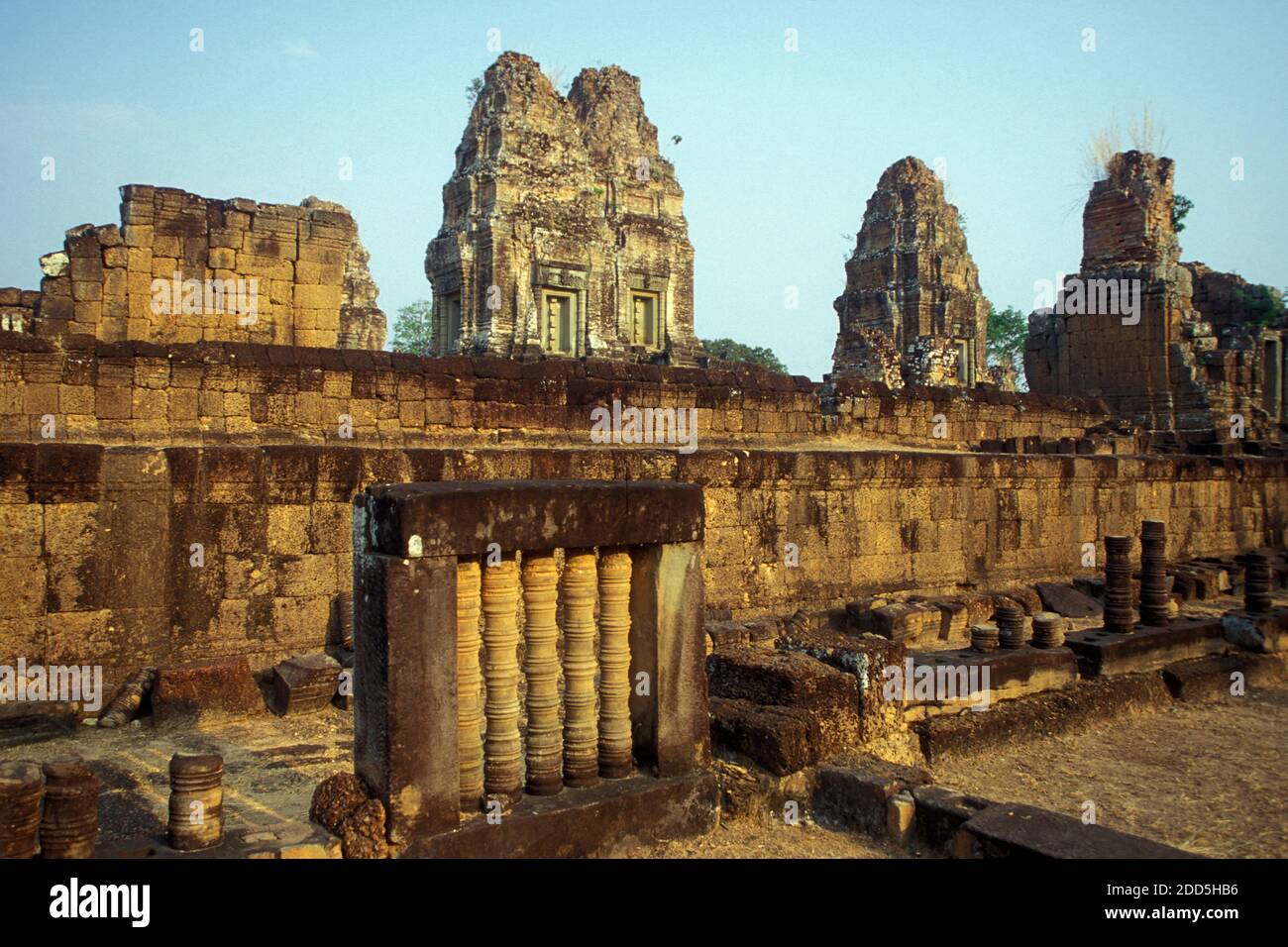 Il Tempio di Pre-Rup nella città del Tempio di Angkor vicino alla città di Siem Reap nella parte occidentale della Cambogia. Cambogia, Siem Reap, febbraio 2001 Foto Stock