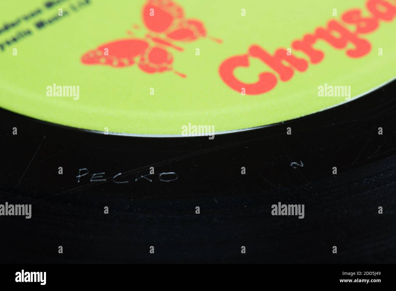 Messaggio inciso a mano o marcatura in vinile record scentratura Groove di George Peckham, noto come un Porky prime Cut - qui in spesso come un mattone di Jethro Tull Foto Stock