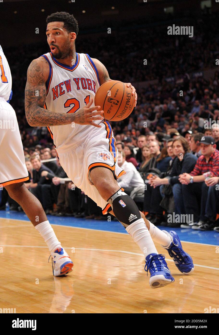 NO FILM, NO VIDEO, NO TV, NO DOCUMENTARIO - New York Knicks forward Wilson  Chandler (21) controlla il basket nella prima metà durante la partita di  pallacanestro NBA, New York Knicks vs