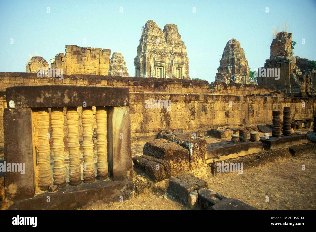 Il Tempio di Pre-Rup nella città del Tempio di Angkor vicino alla città di Siem Reap nella parte occidentale della Cambogia. Cambogia, Siem Reap, febbraio 2001 Foto Stock