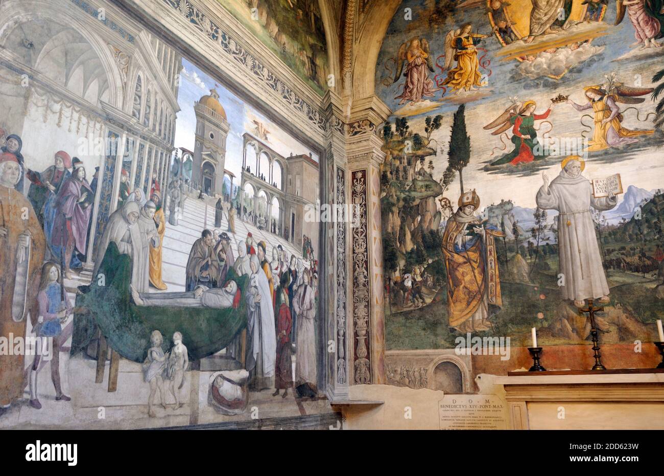 Italia, Roma, chiesa di Santa Maria in Ara Coeli, Cappella Bufalini, dipinti di Pinturicchio "funerali di San Bernardino" e "Gloria di San Bernardino" Foto Stock