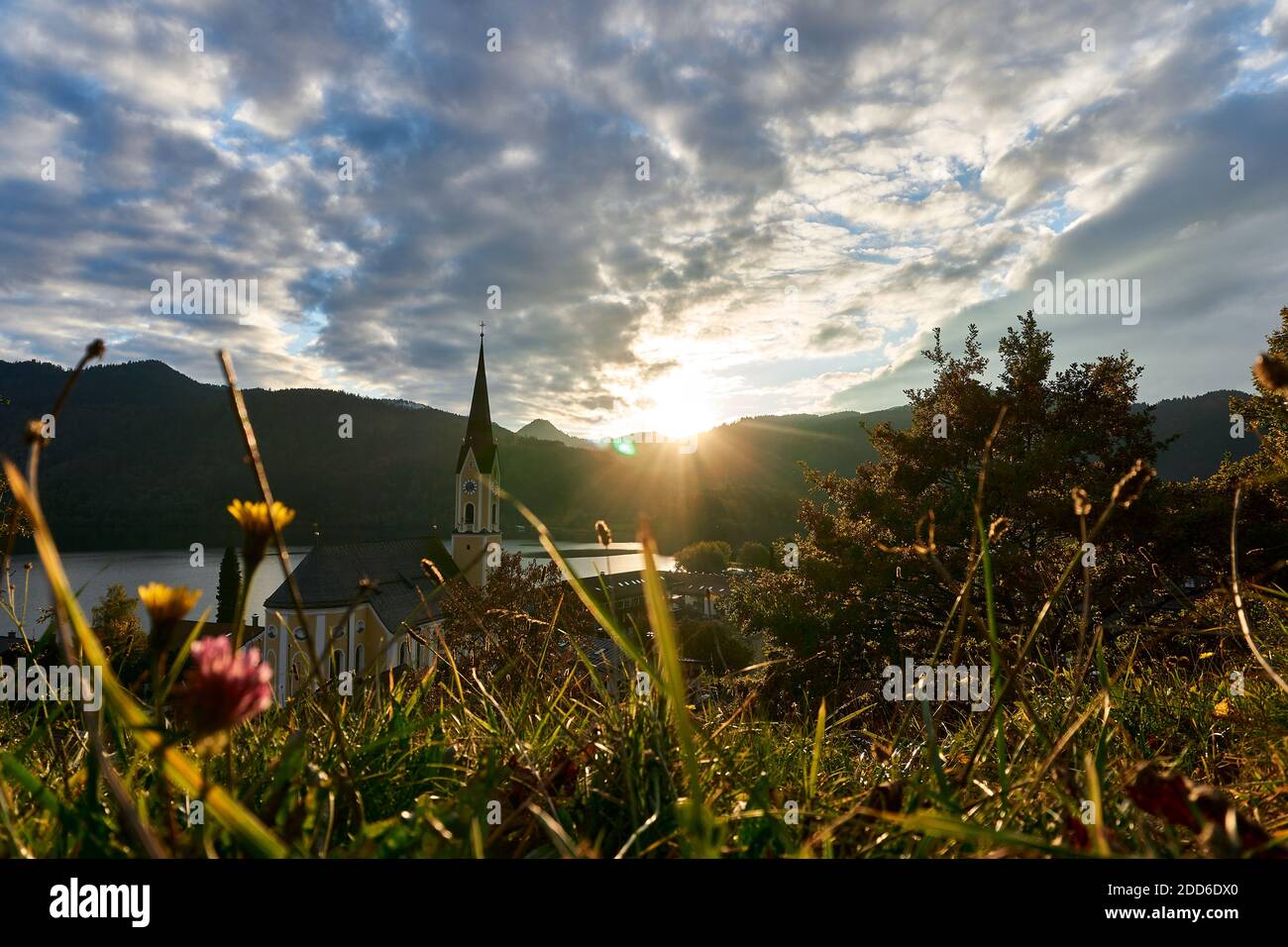 Chiesa di Schliersee al tramonto Foto Stock