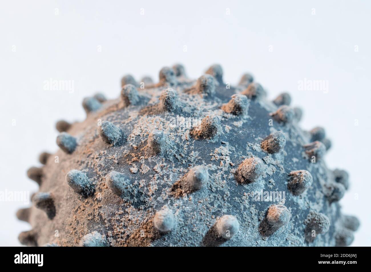 Mock-up di un modello di virus trattato in superficie. Per vaccino Covid breakthrough, vaccino Coronavirus, virologia, degradazione virale, modello coronavirus. Foto Stock