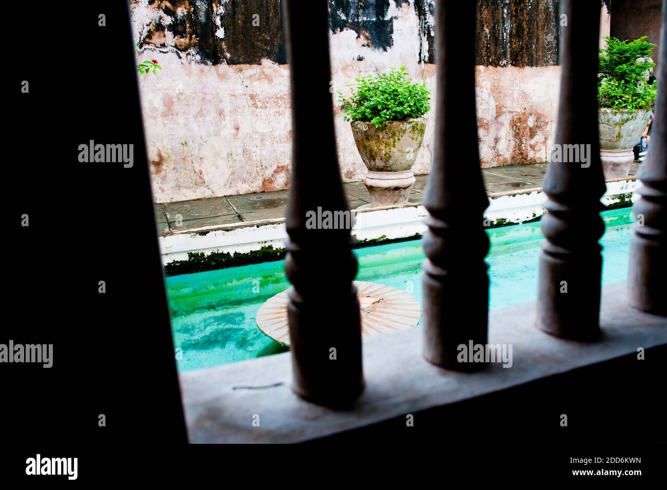 Dettaglio finestra al Taman Sari Water Castle, Yogyakarta, Java, Indonesia, Asia Foto Stock