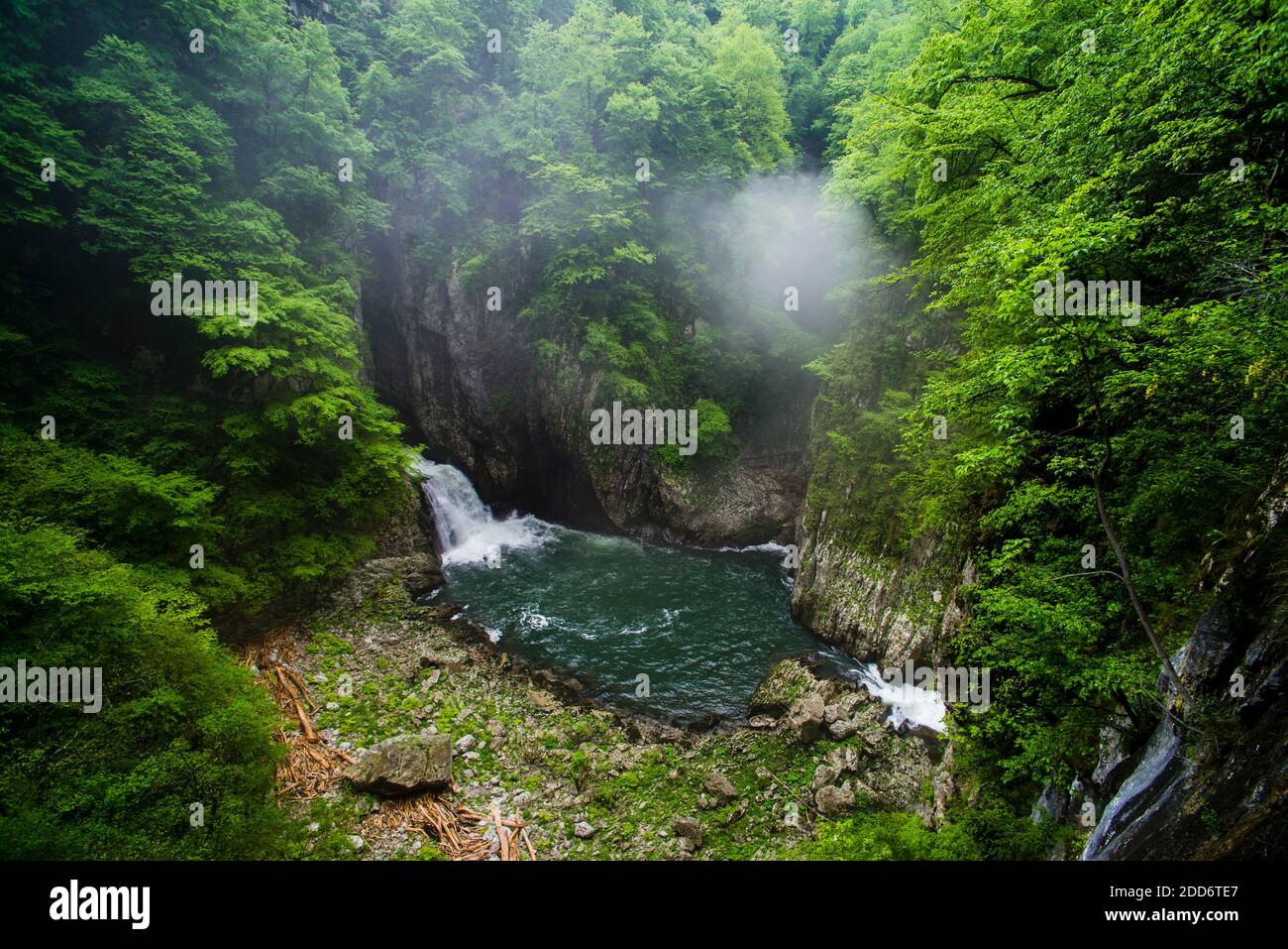 Grotte di Skocjan, Slovenia. Cascata ai piedi della 'Grande Valle' (Velika Dolina), Regione carsica della Slovenia, Europa Foto Stock