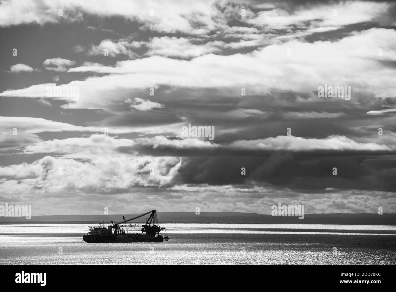 Nave industriale nel porto di Punta Arenas, Magallanes e Antartica Chilena Regione, Cilena Patagonia, Cile, Sud America Foto Stock