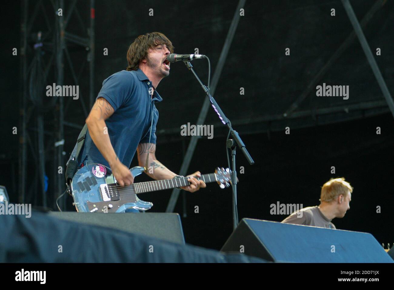 Foo Fighters si esibisce al V2003 Virgin Festival, Hylands Park, Chelmsford, Essex, Inghilterra. Foto Stock