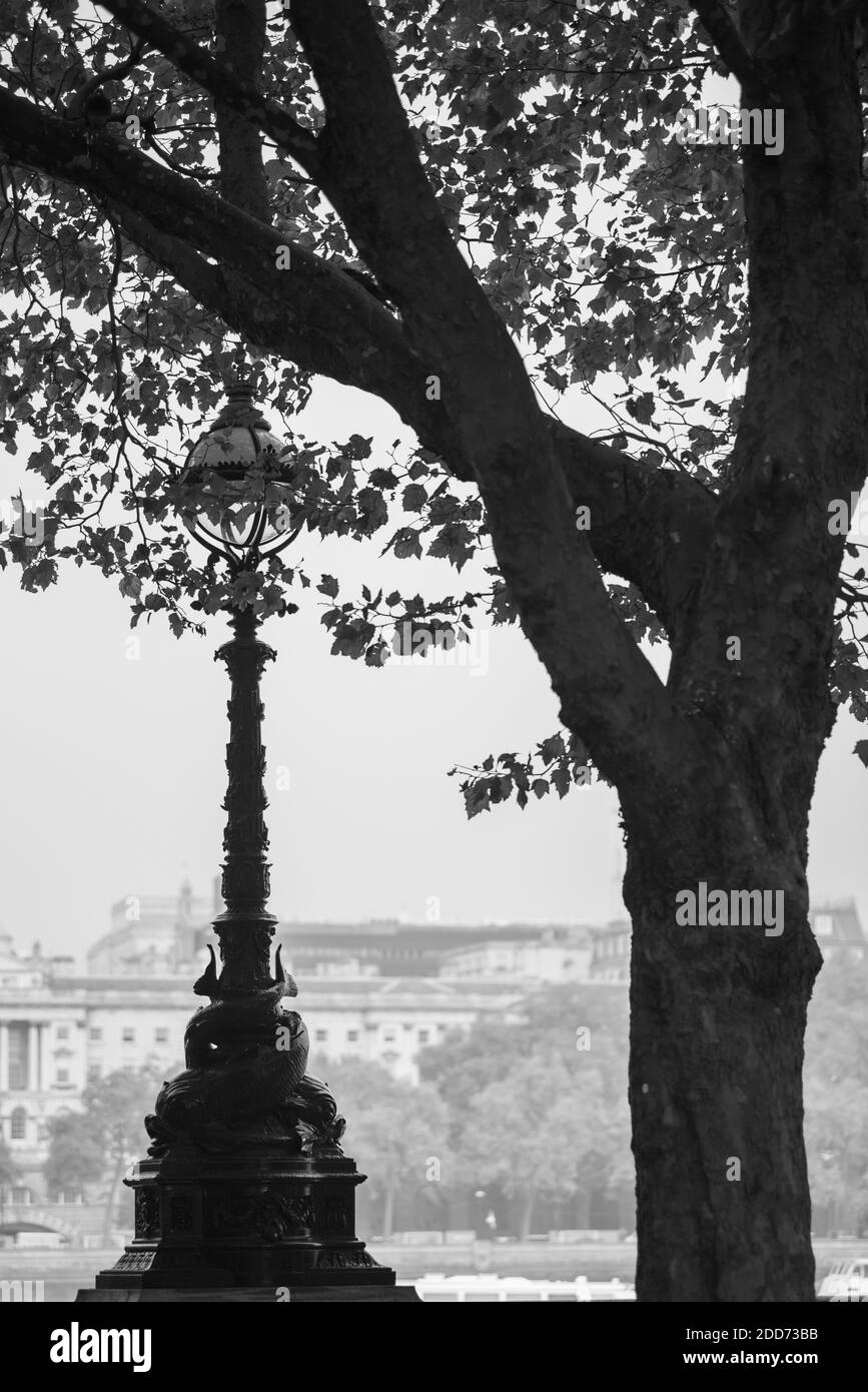 Lampada 'Dolphin' su South Bank, Londra, Inghilterra Foto Stock