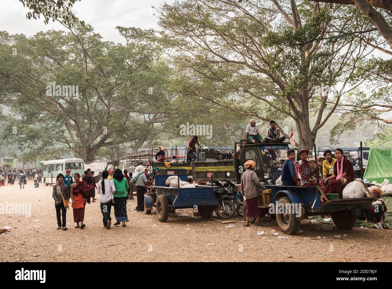 Chin Lone, sport tradizionale in Myanmar giocato con una palla di bambù, Pindaya Cave Festival Foto Stock