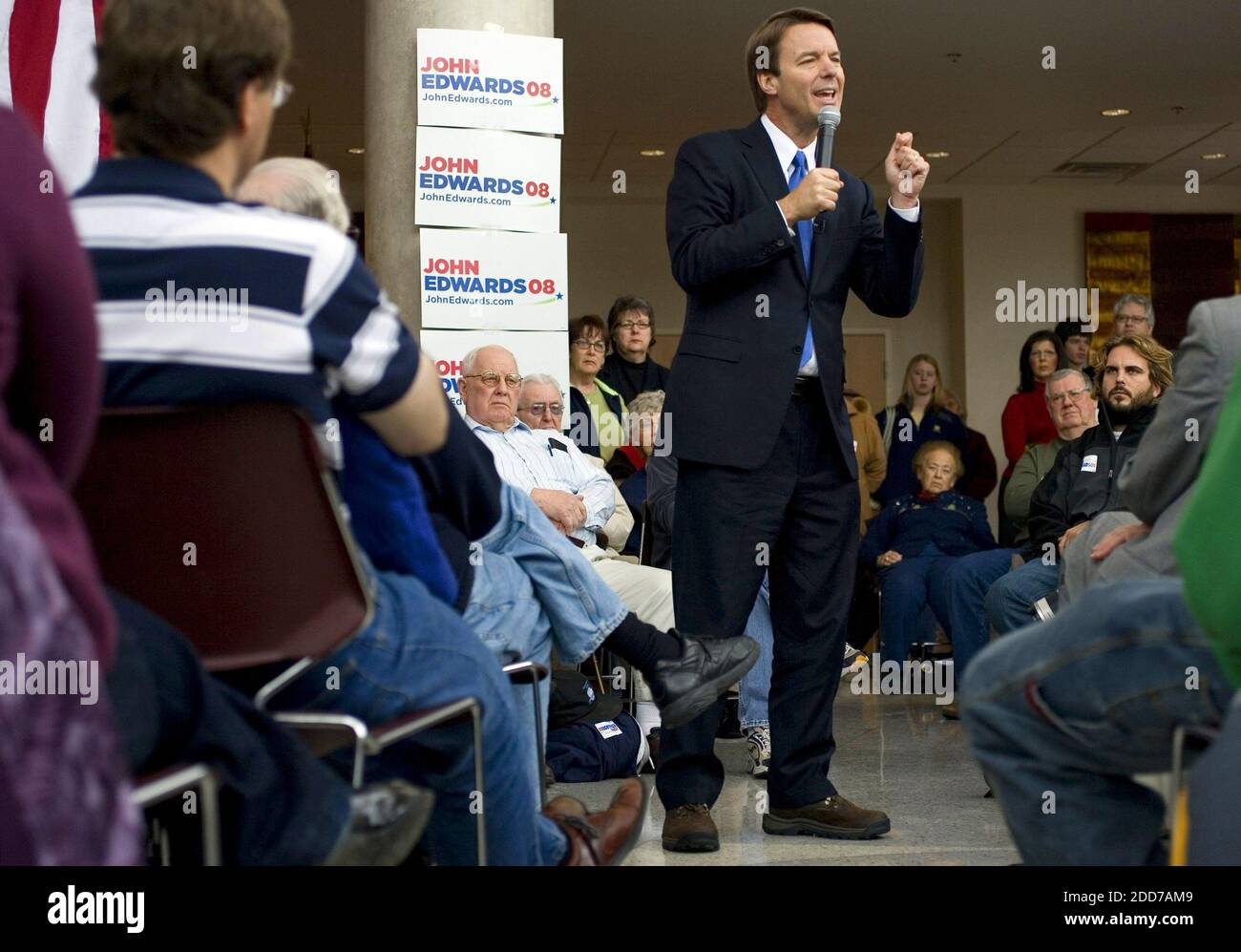 NO FILM, NO VIDEO, NO TV, NO DOCUMENTARIO - democratico presidenziale speranzoso, ex senatore John Edwards ha tenuto il suo discorso stump alla Buena Vista University a Storm Lake, Iowa, Lunedi, 31 dicembre 2007. Foto di Robert Willett/Raleigh News & Observer/MCT/ABACAPRESS.COM Foto Stock