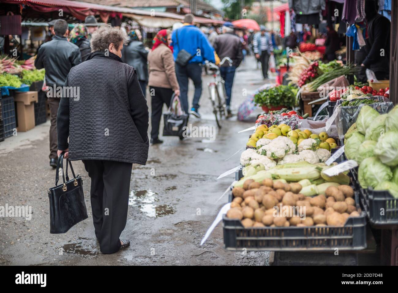 Frutta e verdura in vendita nel mercato di Sapanta, Maramures, Romania Foto Stock
