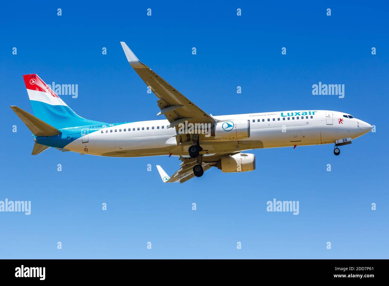 Lussemburgo, Lussemburgo - 24 giugno 2020: Aereo Luxair Boeing 737-800 all'aeroporto di Lussemburgo. Boeing è un produttore americano di aeromobili Foto Stock