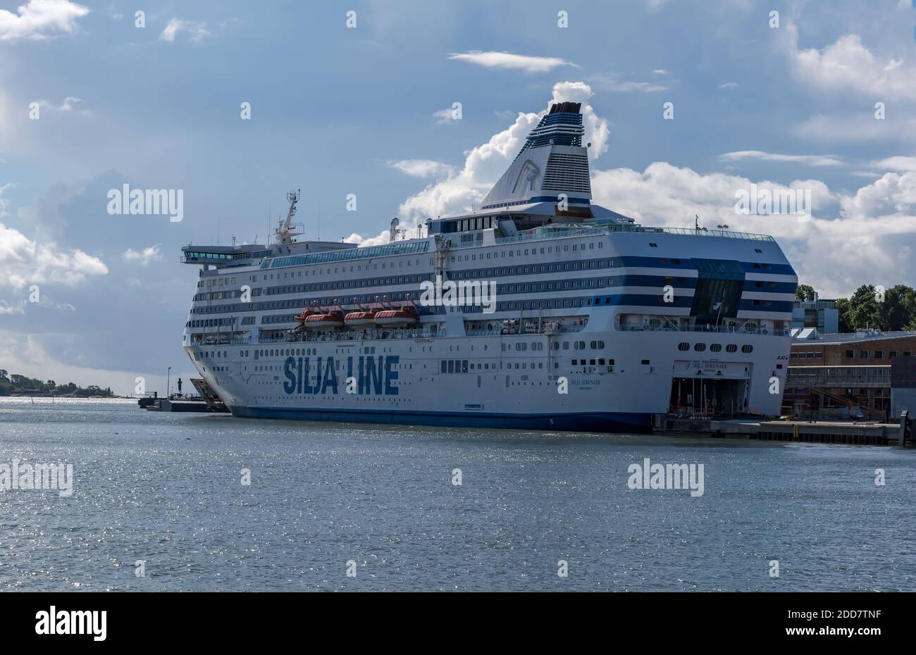 Nave da crociera Silja Serenade al porto di Helsinki Foto Stock