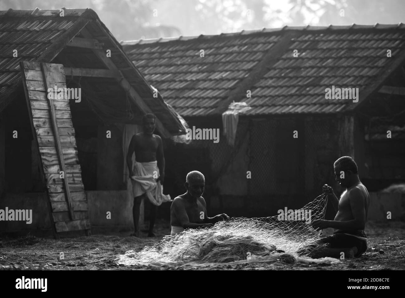 Pescatori a Kappil Beach, Varkala, Kerala, India Foto Stock