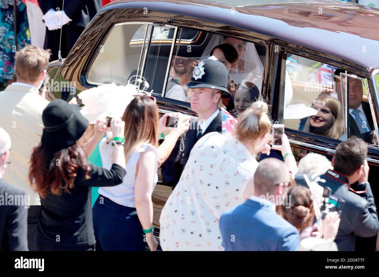 Meghan Markle scende lungo la Long Walk verso il Castello di Windsor con sua madre Doria Ragland per la cerimonia di matrimonio reale al Principe Harry della Gran Bretagna alla St George's Chapel nel Castello di Windsor, a Windsor, in Gran Bretagna, il 19 maggio 2018. Foto di Lauren Hurley / ABACAPRESS.COM Foto Stock