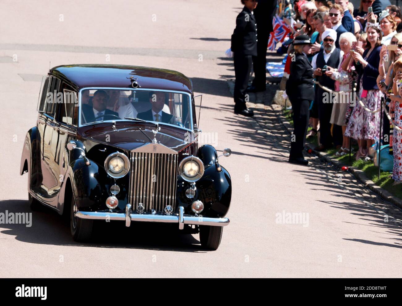 Meghan Markle scende lungo la Long Walk verso il Castello di Windsor con sua madre Doria Ragland per la cerimonia di matrimonio reale al Principe Harry della Gran Bretagna alla St George's Chapel nel Castello di Windsor, a Windsor, in Gran Bretagna, il 19 maggio 2018. Foto di Lauren Hurley / ABACAPRESS.COM Foto Stock