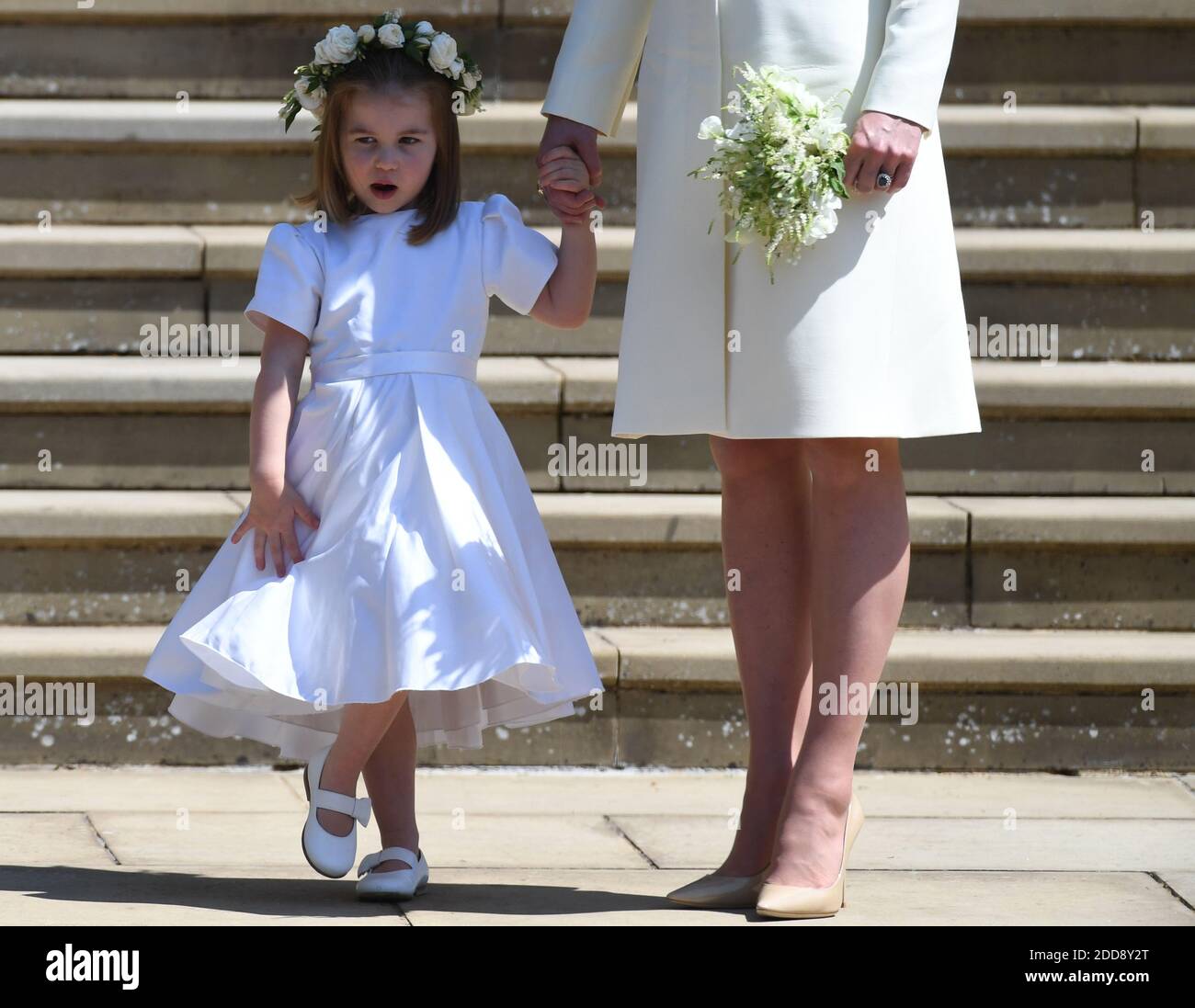 La Principessa inglese Charlotte (L) lascia la Cappella di San Giorgio nel Castello di Windsor dopo la cerimonia di matrimonio reale del Principe Harry, Duca di Sussex e Meghan, Duchessa di Sussex a Windsor, Gran Bretagna, il 19 maggio 2018. Alla coppia sono stati conferiti i titoli reali di Duca e Duchessa di Sussex dal monarca britannico. Foto di Neil Hall / ABACAPRESS.COM Foto Stock