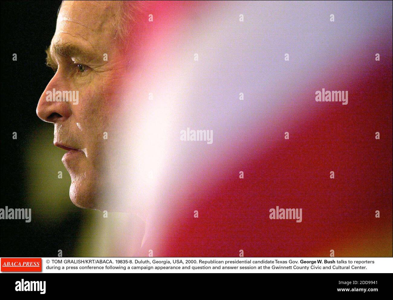 NO FILM, NO VIDEO, NO TV, NO DOCUMENTARIO - © TOM GRALISH/KRT/ABACA. 19835-8. Duluth, Georgia, Stati Uniti, 2000. Candidato presidenziale repubblicano Texas Gov. George W. Bush parla con i giornalisti durante una conferenza stampa a seguito di una campagna di apparizione e di una sessione di domande e risposte alla contea di Gwinnett C. Foto Stock