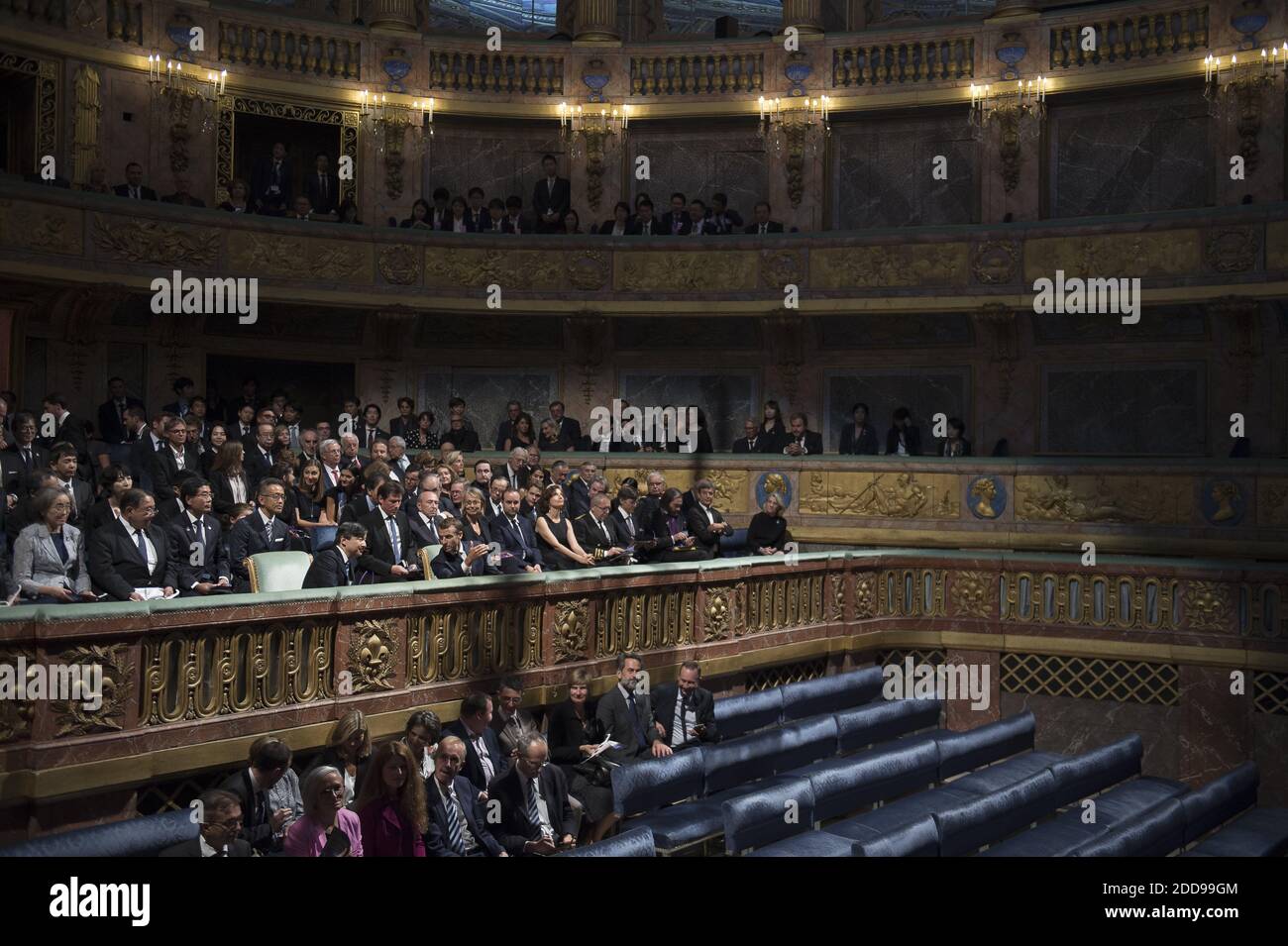 Il presidente francese Emmanuel Macron e il principe ereditario giapponese Naruhito partecipano ad una rappresentazione teatrale Noh prima di una cena ufficiale presso il castello di Versailles il 12 settembre 2018 vicino a Parigi. Foto di ELIOT BLONDT/ABACAPRESS.COM Foto Stock