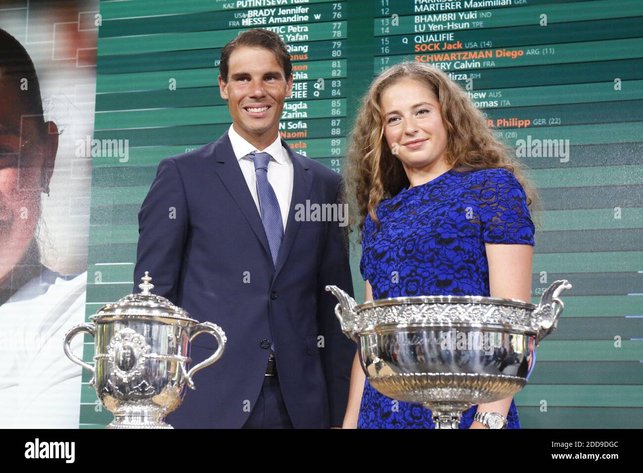 Rafael Nadal in Spagna e JeÄÂ¼ena Ostapenko in Lettonia durante il sorteggio del 2018 French Tennis Open nell'Orangerie dello stadio Roland-Garros, Parigi, Francia, il 24 maggio 2018. Foto di Henri Szwarc/ABACAPRESS.COM Foto Stock