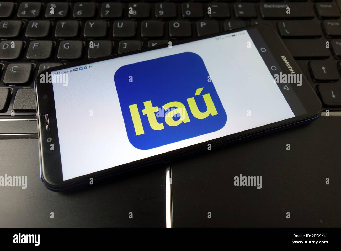 KONSKIE, POLONIA - 21 dicembre 2019: Logo Banco Itau visualizzato sul telefono cellulare Foto Stock
