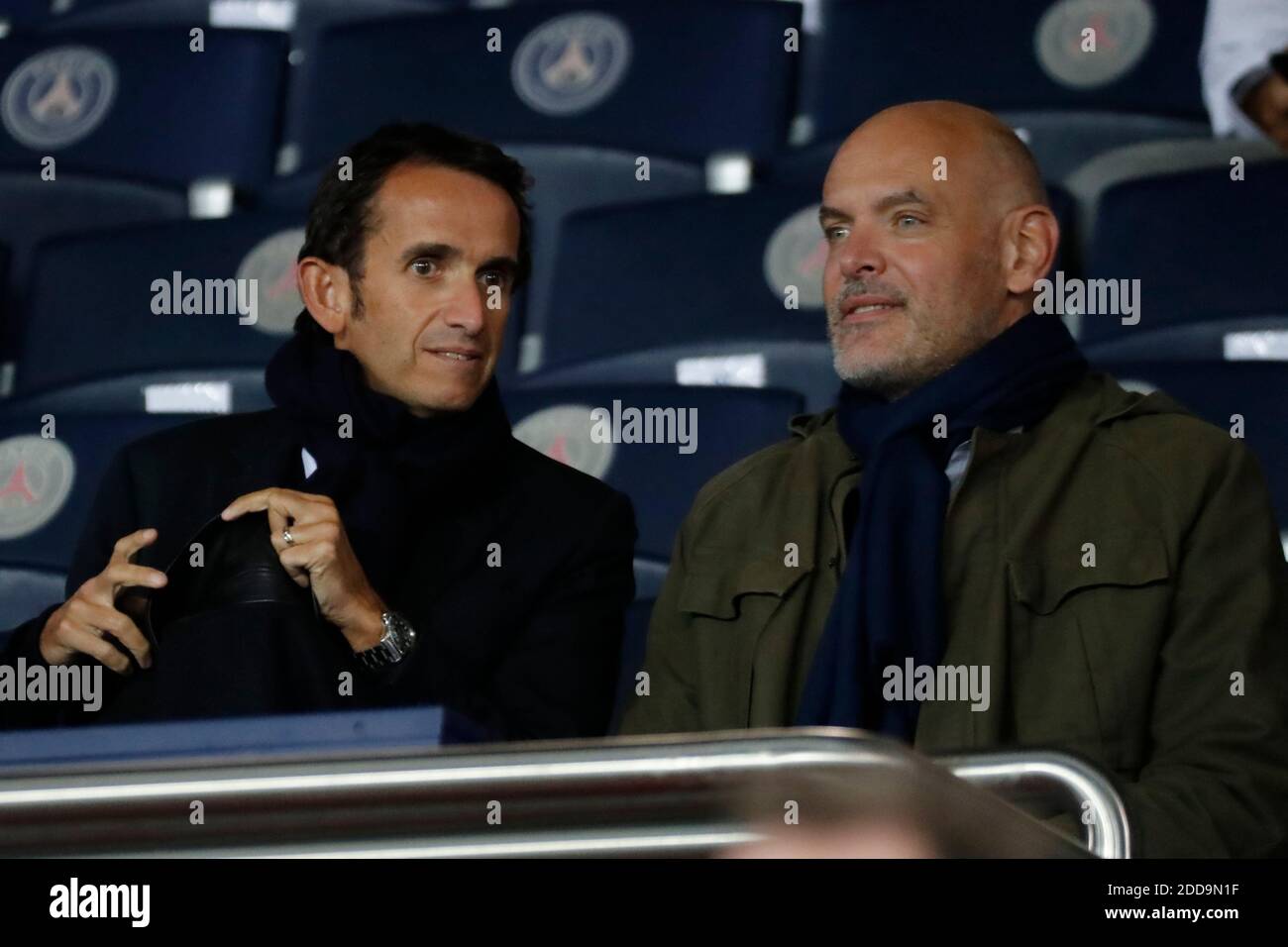 La testa di Carrefour Alexandre Bompard guardando dagli stand la Ligue 1 Paris Saint-Germain (PSG) contro Saint-Etienne allo stadio Parc des Princes di Parigi, Francia, il 14 settembre 2018. PSG ha vinto 4-0. Foto di Henri Szwarc/ABACAPRESS.COM Foto Stock