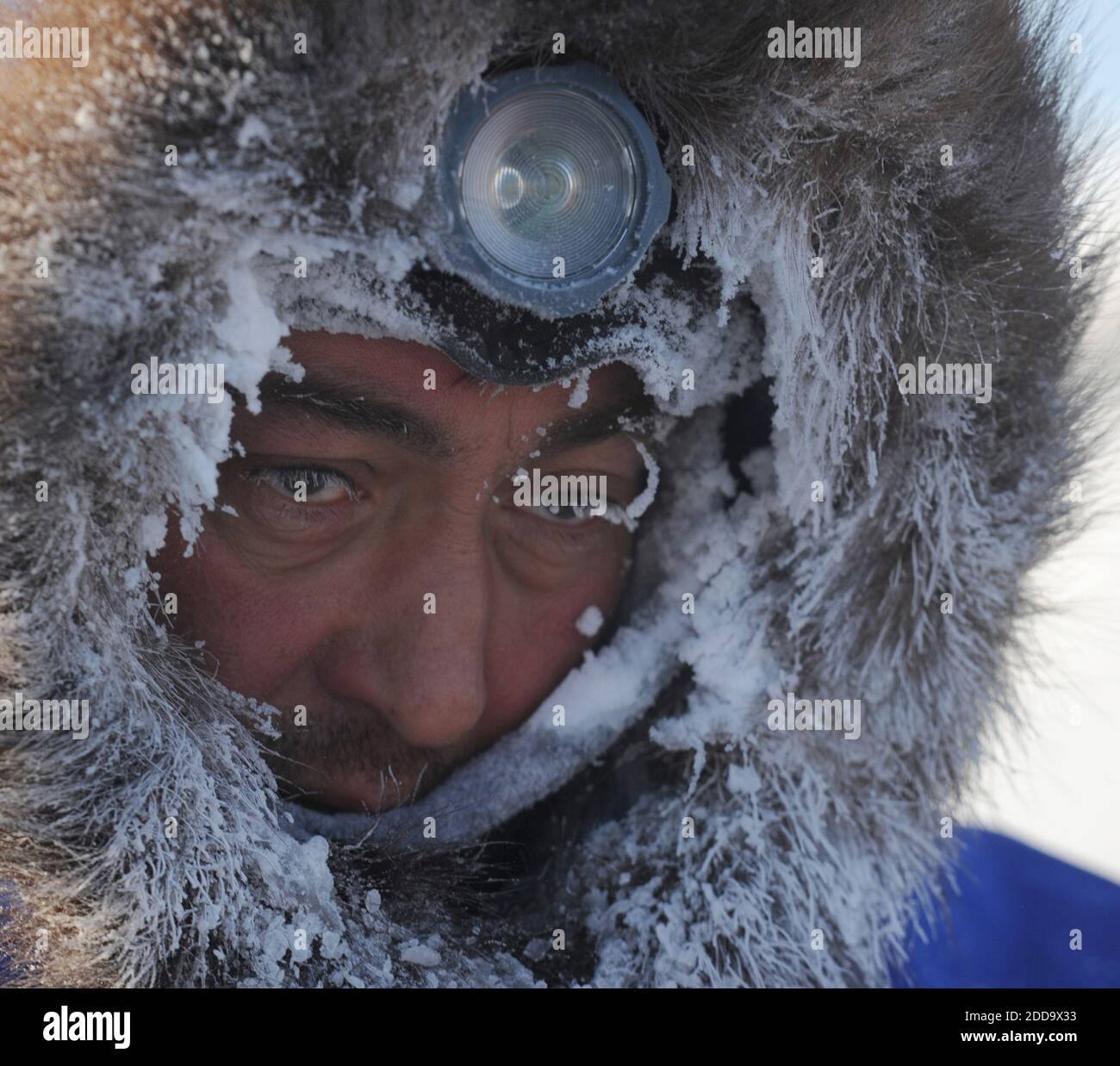 NO FILM, NO VIDEO, NO TV, NO DOCUMENTARIO - John Baker arriva al checkpoint di Unalakleet, Alaska domenica 14 marzo 2010, durante la gara di cani da slitta di Iditarod 2010. Foto di Bob Hallinen/Anchorage Daily News/MCT/Cameleon/ABACAPRESS.COM Foto Stock