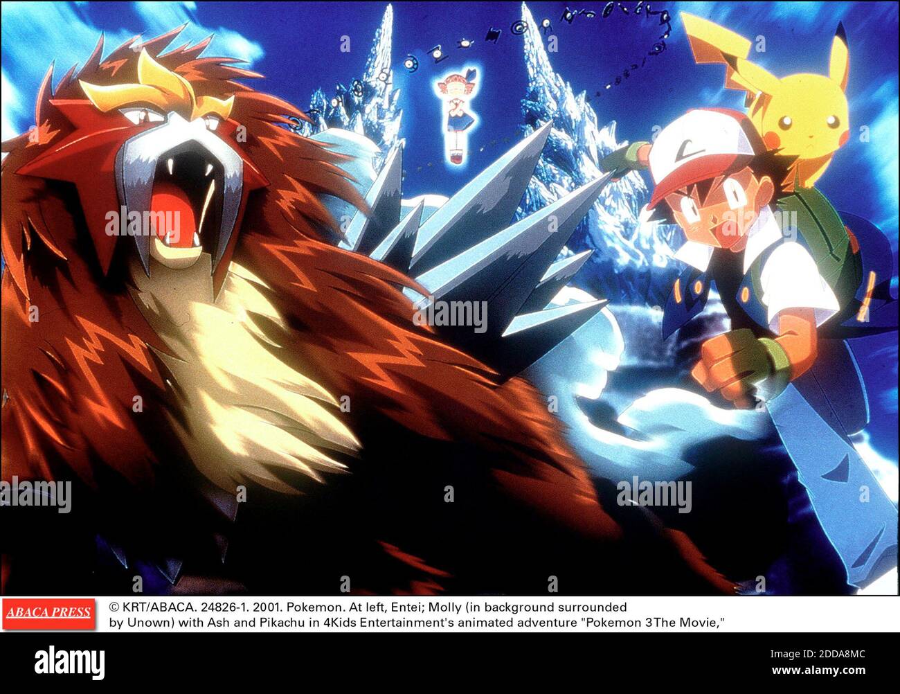 NESSUN FILM, NESSUN VIDEO, NESSUNA TV, NESSUN DOCUMENTARIO - © KRT/ABACA. 24826-1. 2001. Pokemon. A sinistra, Entei; Molly (sullo sfondo circondato da Unown) con Ash e Pikachu in 4Kids Entertainment animazione avventura Pokemon 3 il film, Foto Stock