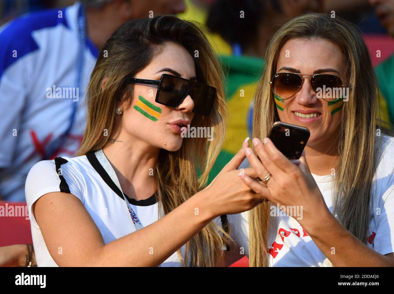 Larissa Pereira, 25 anni, moglie del 26° giocatore brasiliano Roberto Firmino alla Coppa del mondo FIFA Brasile contro Serbia, allo Stadio Spartak di Mosca, Russia, il 27 giugno 2018. Foto di Christian Liegi/ABACAPRESS.COM Foto Stock