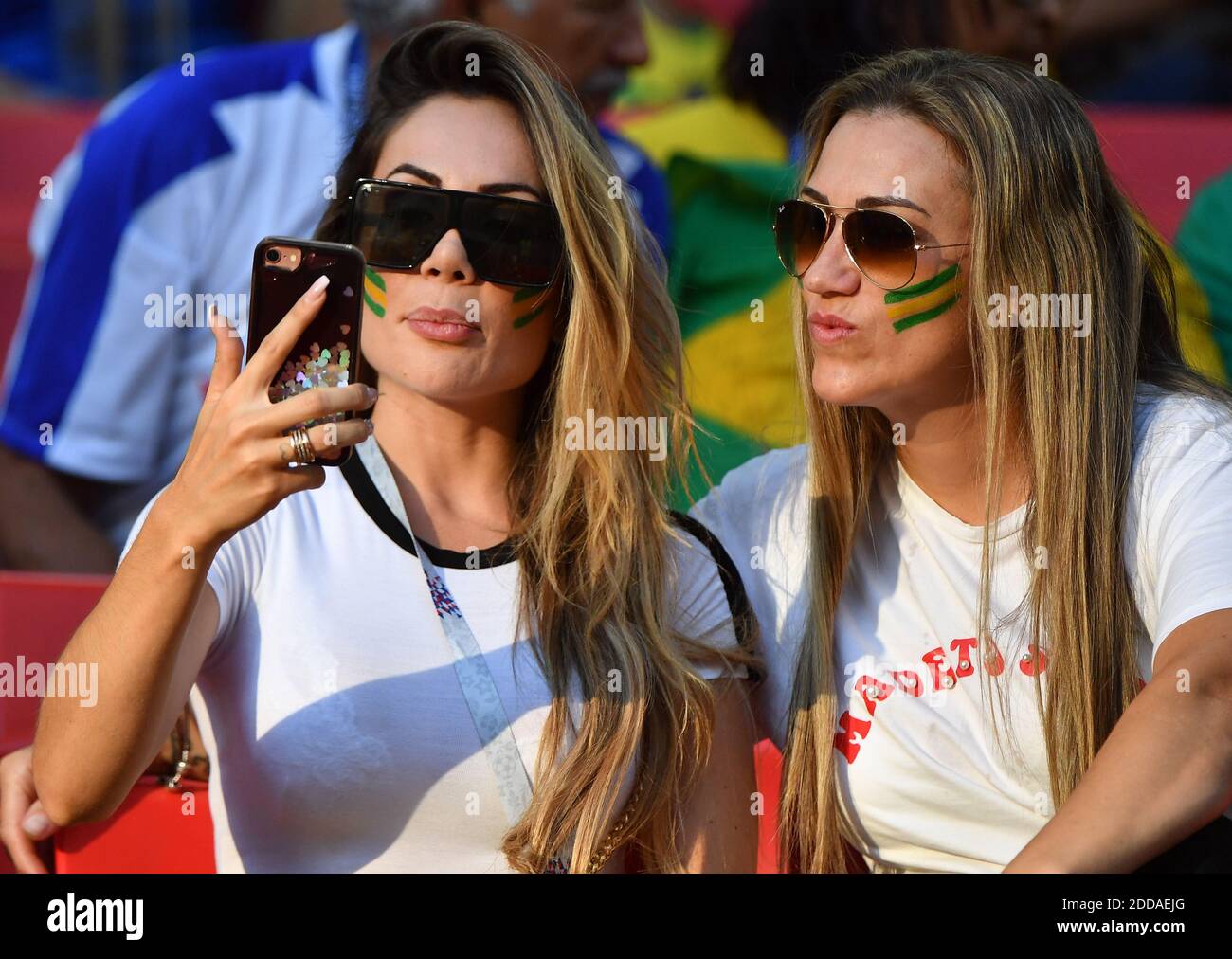 Larissa Pereira, 25 anni, moglie del 26° giocatore brasiliano Roberto Firmino alla Coppa del mondo FIFA Brasile contro Serbia, allo Stadio Spartak di Mosca, Russia, il 27 giugno 2018. Foto di Christian Liegi/ABACAPRESS.COM Foto Stock
