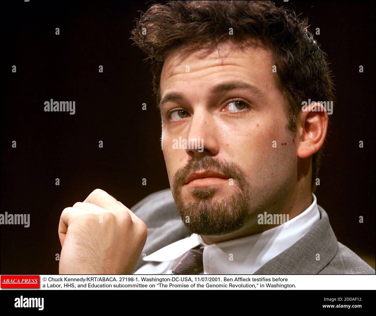 NESSUN FILM, NESSUN VIDEO, NESSUNA TV, NESSUN DOCUMENTARIO - © CHUCK KENNEDY/KRT/ABACA. 27198-1. Washington-DC-USA, 11/07/2001. Ben Affleck testimonia di fronte a un sottocomitato per il lavoro, l’HHS e l’istruzione sulla promessa della rivoluzione genomica, a Washington. Foto Stock