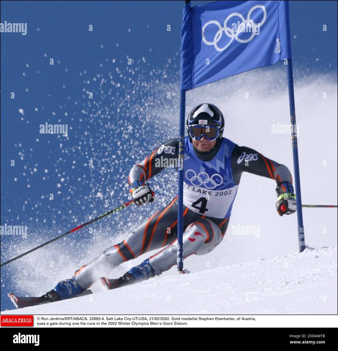 NESSUN FILM, NESSUN VIDEO, NESSUNA TV, NESSUN DOCUMENTARIO - © RON JENKINS/KRT/ABACA. 32693-4. Salt Lake City-UT-USA, 21/02/2002. Il medaglia d'oro Stephan Eberharter, d'Austria, guarda un cancello durante una delle sue corse nelle Olimpiadi invernali del 2002 Slalom gigante maschile. Foto Stock