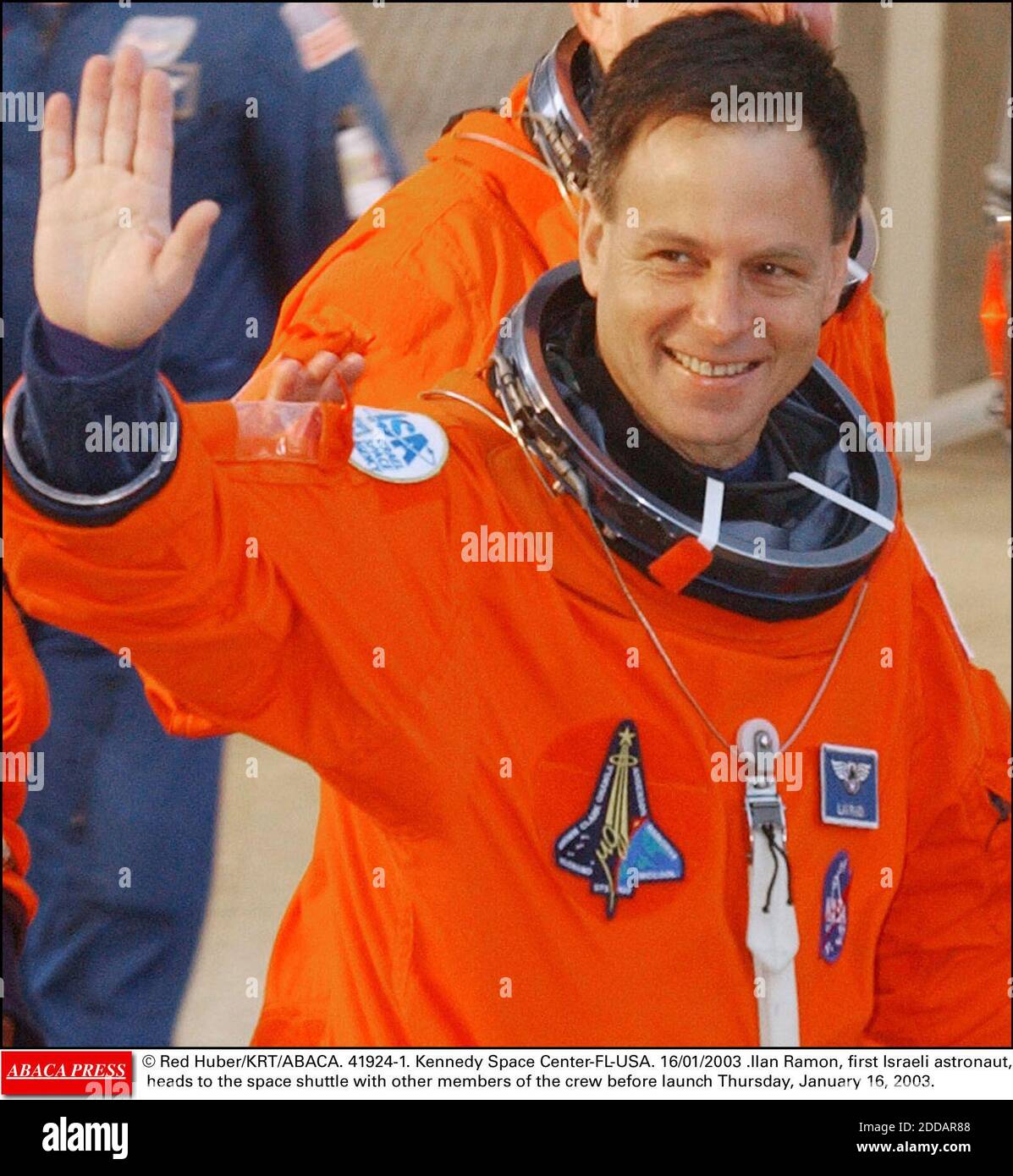 NESSUN FILM, NESSUN VIDEO, NESSUNA TV, NESSUN DOCUMENTARIO - © RED HUBER/KRT/ABACA. 41924-1. Kennedy Space Center-FL-USA. 16/01/2003 Ilan Ramon, primo astronauta israeliano, si dirige verso la navetta spaziale con altri membri dell'equipaggio prima del lancio giovedì 16 gennaio 2003. Foto Stock