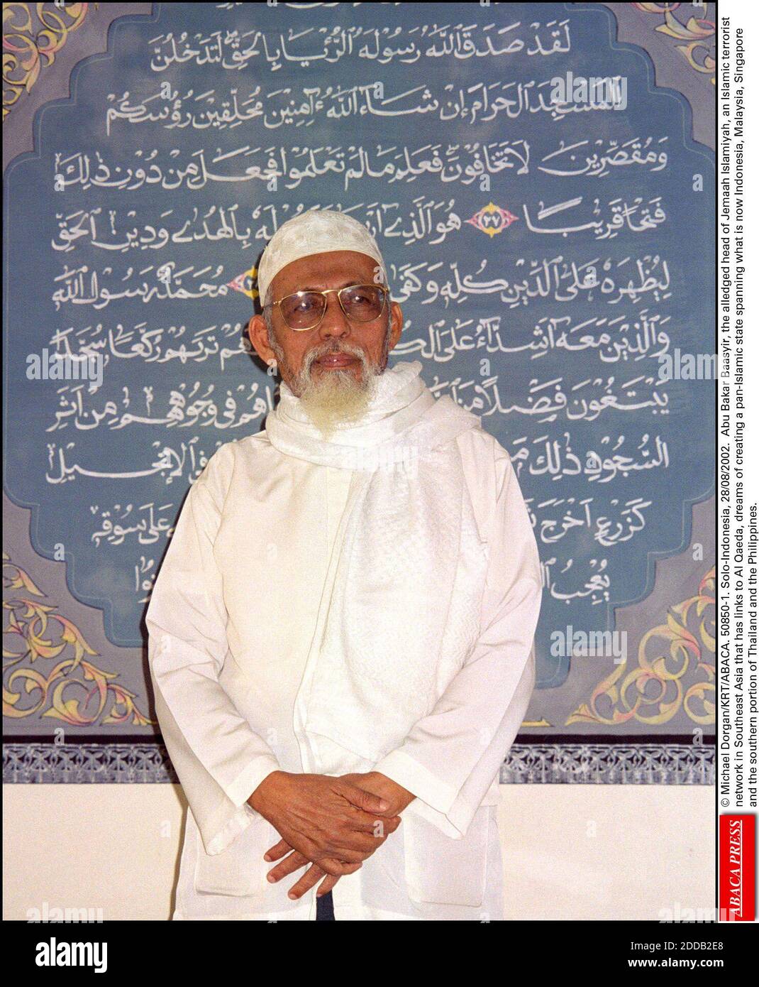 NESSUN FILM, NESSUN VIDEO, NESSUNA TV, NESSUN DOCUMENTARIO - © MICHAEL DORGAN/KRT/ABACA. 50850-1. Solo-Indonesia, 28/08/2002. Abu Bakar Baasyir, il presunto capo di Jemaah Islamiyah, una rete terroristica islamica nel sud-est asiatico che ha legami con al Qaeda, sogna di creare uno stato panislamico che abbraccia ciò che è n Foto Stock