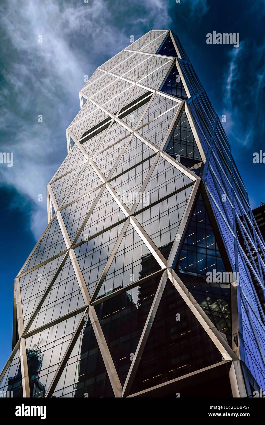 Moderno grattacielo di uffici nel quartiere finanziario contro SKY, New York, USA Foto Stock