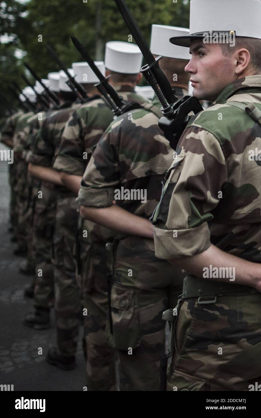 I soldati della Legione straniera francese (Legion Etrangere) scesero gli Champs Elysees all'alba durante una prova della parata militare annuale del giorno della Bastiglia a Parigi, in Francia, il 10 luglio 2018. Foto di Eliot Blondt/ABACAPRESS.COM Foto Stock