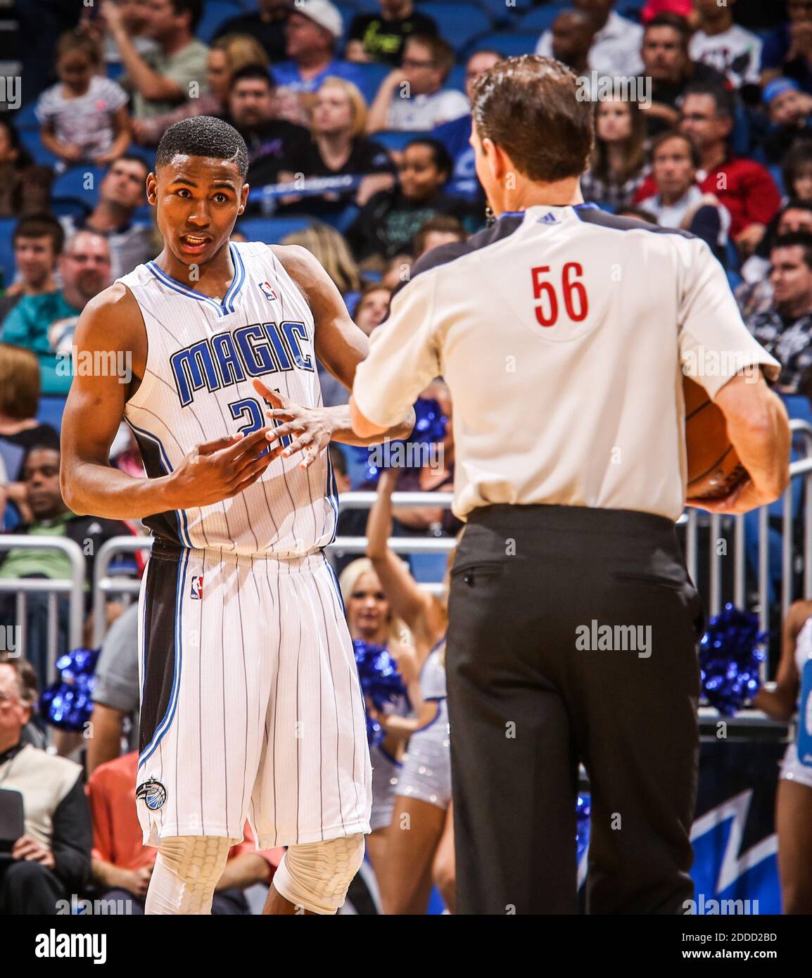 NO FILM, NO VIDEO, NO TV, NO DOCUMENTARIO - l'Orlando Magic's Maurice Harkless (21) mette in discussione Mark Ayotte (56) durante l'azione del quarto trimestre contro i Washington Wizards all'Amway Center di Orlando, FL, USA il 29 marzo 2013. Foto di Joshua C. Cruey/Orlando Sentinel/MCT/ABACAPRESS.COM Foto Stock