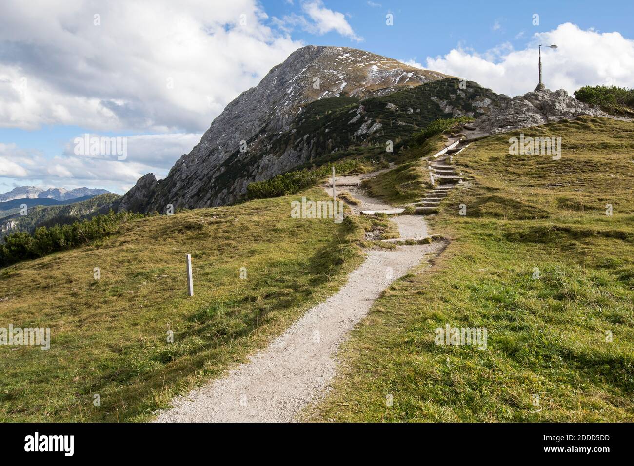 Sentiero vuoto sulla cima del monte Schneibstein Foto Stock