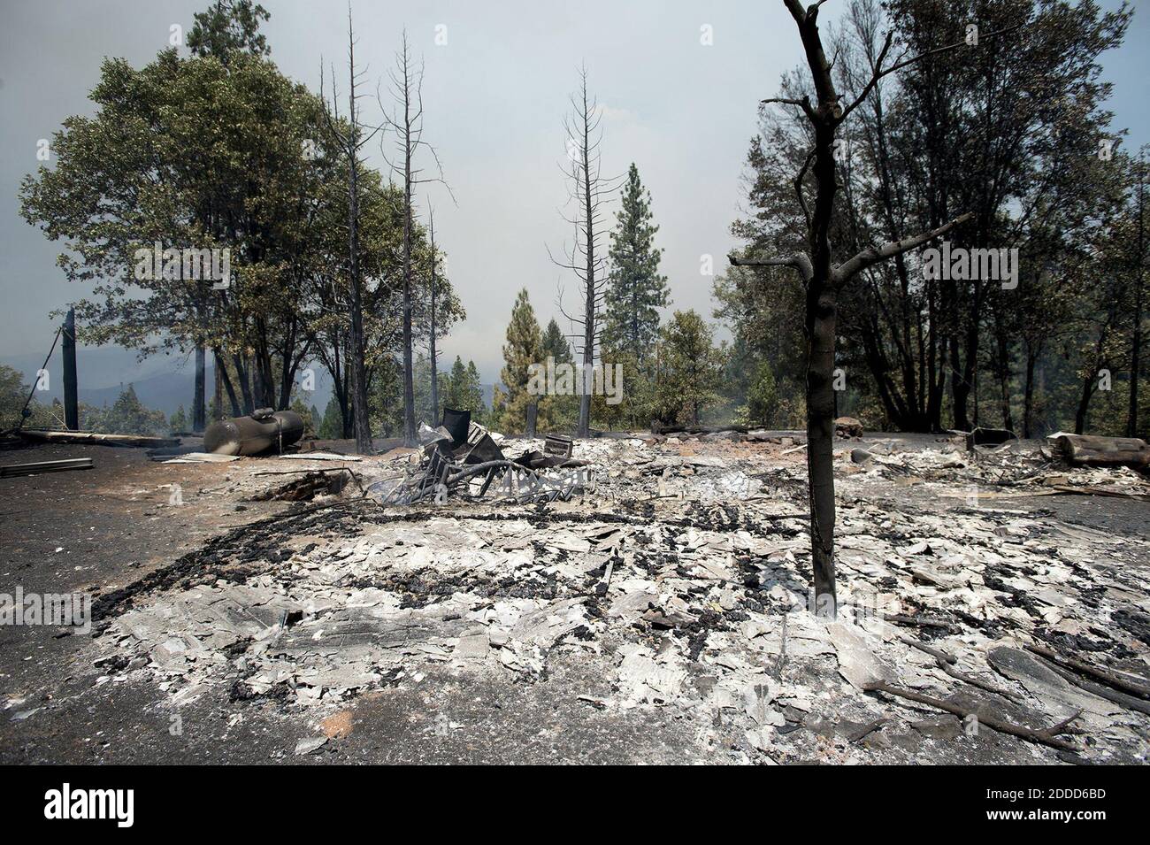 NO FILM, NO VIDEO, NO TV, NO DOCUMENTARIO - The Rim Fire ha rivendicato sette strutture tra cui questa costruzione in Packard Canyon Road nella Stanislaus National Forest in California, USA, Martedì, 20 agosto 2013. Foto di Andy Alfaro/Modesto Bee/MCT/ABACAPRESS.COM Foto Stock