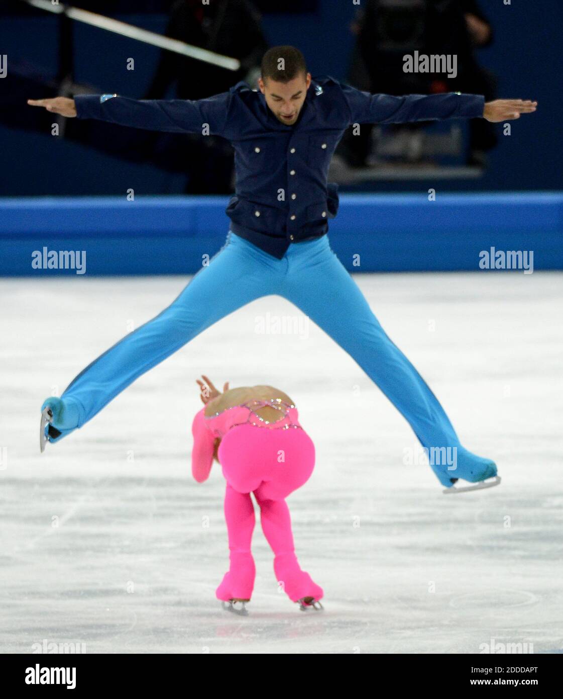 NO FILM, NO VIDEO, NO TV, NO DOCUMENTARIO - Aliona Savchenko e Robin Szolkowy in Germania eseguono il loro breve programma nella gara di pattinaggio di coppia alle Olimpiadi invernali presso il Palazzo di Pattinaggio di Iceberg a Sochi, Russia, martedì 11 febbraio 2014. Foto di Chuck Myers/MCT/ABACAPRESS.COM Foto Stock