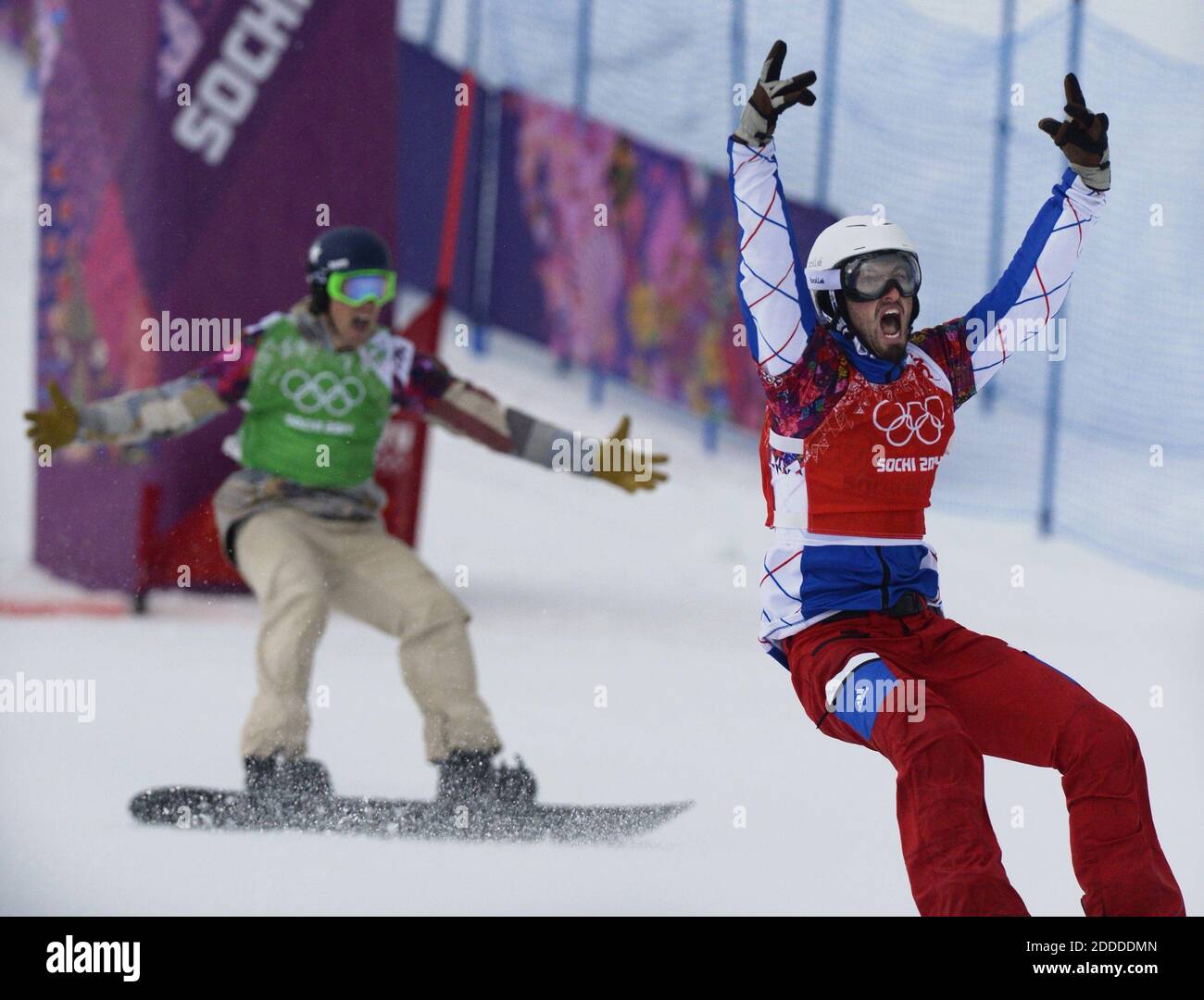 NO FILM, NO VIDEO, NO TV, NO DOCUMENTARIO - Pierre Vaultier, in Francia, celebra la vittoria della croce da snowboard maschile al Rosa Khutor Extreme Park durante le Olimpiadi invernali di Krasnaya Polyana, in Russia, martedì 18 febbraio 2014. Alex Diebold degli Stati Uniti ha preso il bronzo. (Mark Reis/Colorado Springs Gazette/MCT) Foto Stock