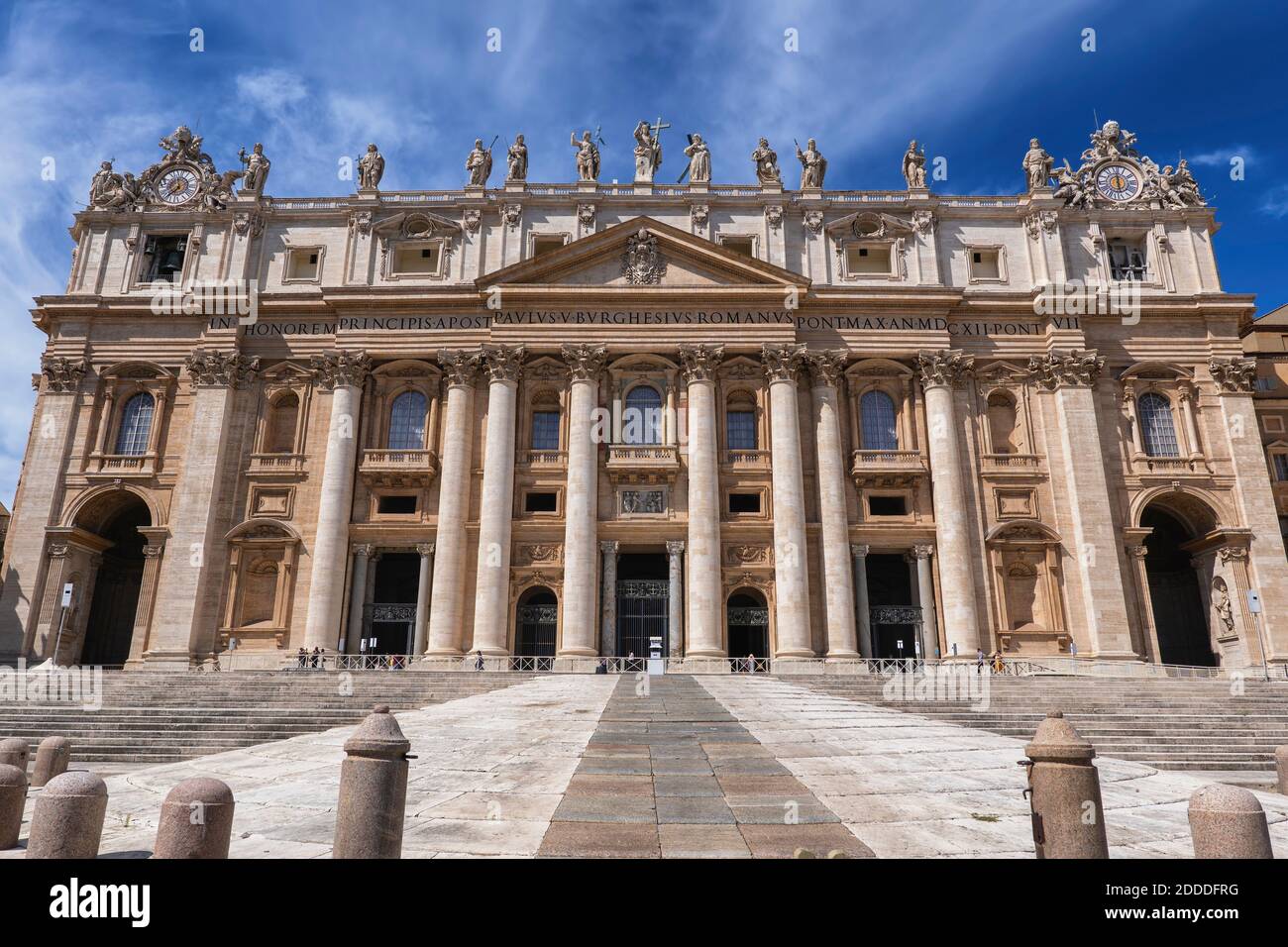 Facciata della Basilica di San Pietro in giornata di sole, Città del Vaticano, Roma, Italia Foto Stock