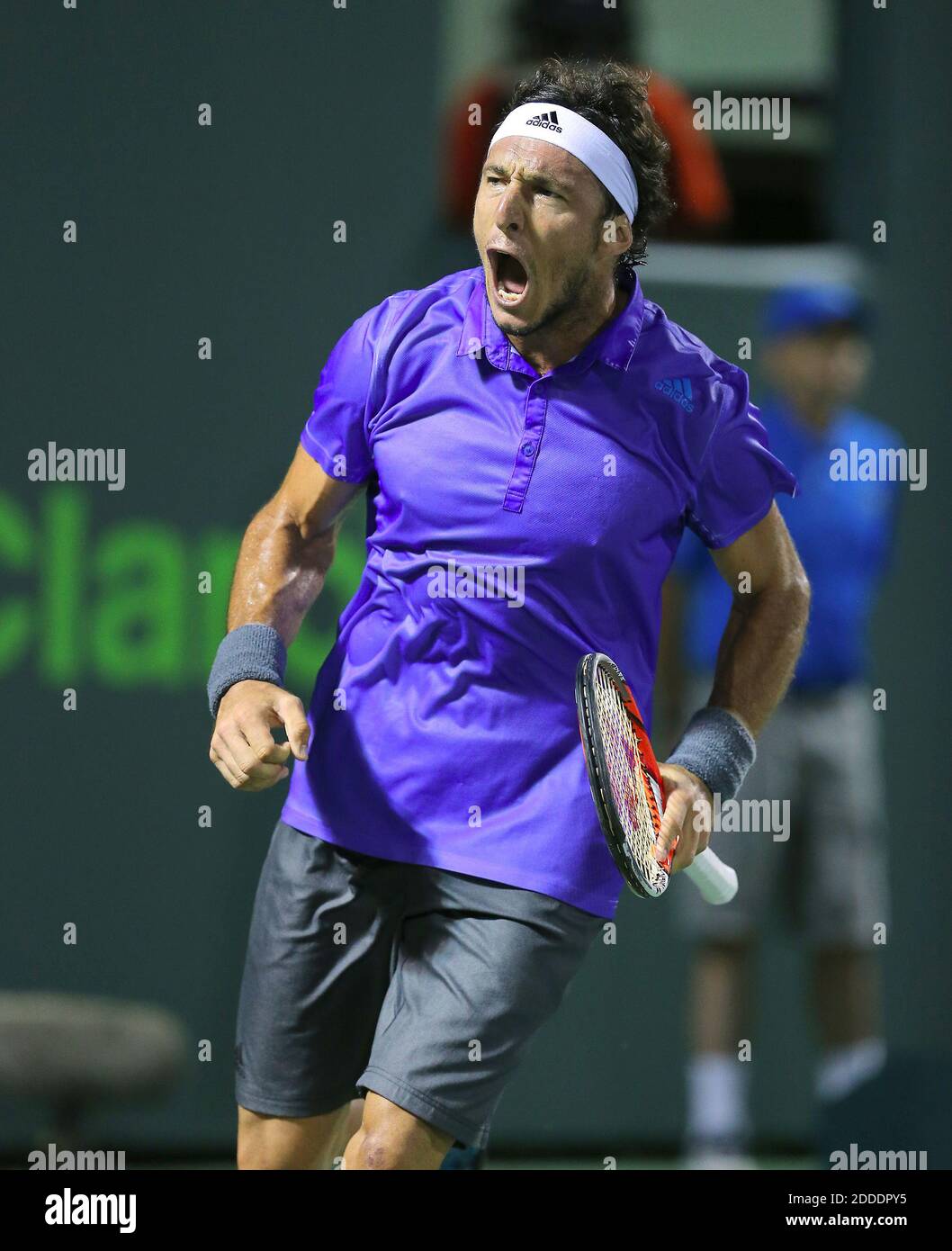 NESSUN FILM, NESSUN VIDEO, NESSUNA TV, NESSUN DOCUMENTARIO - Juan Monaco argentino reagisce dopo un punto durante l'azione contro il Tomas Berdych della Repubblica Ceca durante i quarti di finale del Miami Open al Crandon Park a Key Biscayne, Miami, FL, USA il 1 aprile 2015. BERDYCH avanzato, 6-3, 6-4. Foto di David Santiago/El Nuevo Herald/TNS/ABACAPRESS.COM Foto Stock