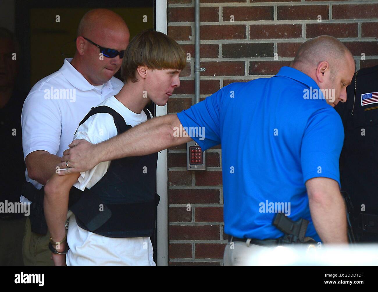 NO FILM, NO VIDEO, NO TV, NO DOCUMENTARIO - Charleston Shooting Suspect Dylann Roof è scortato dal Dipartimento di polizia di Shelby giovedì 18 giugno 2015 a Shelby, SC, USA, Photo by Todd Sumlin/Charlotte Observer/TNS/ABACAPRESS.COM Foto Stock