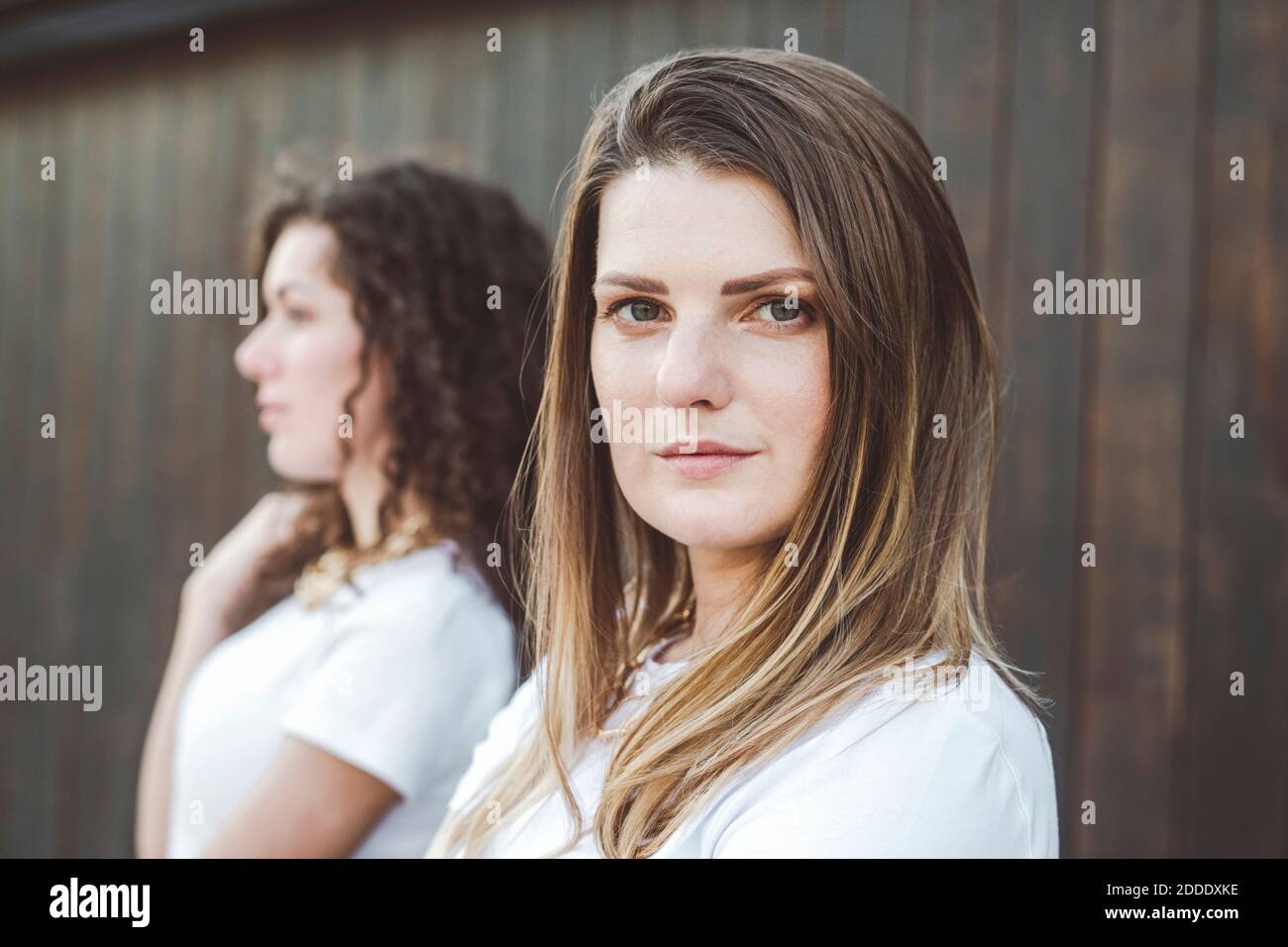 Bella donna con giovane amica Foto Stock