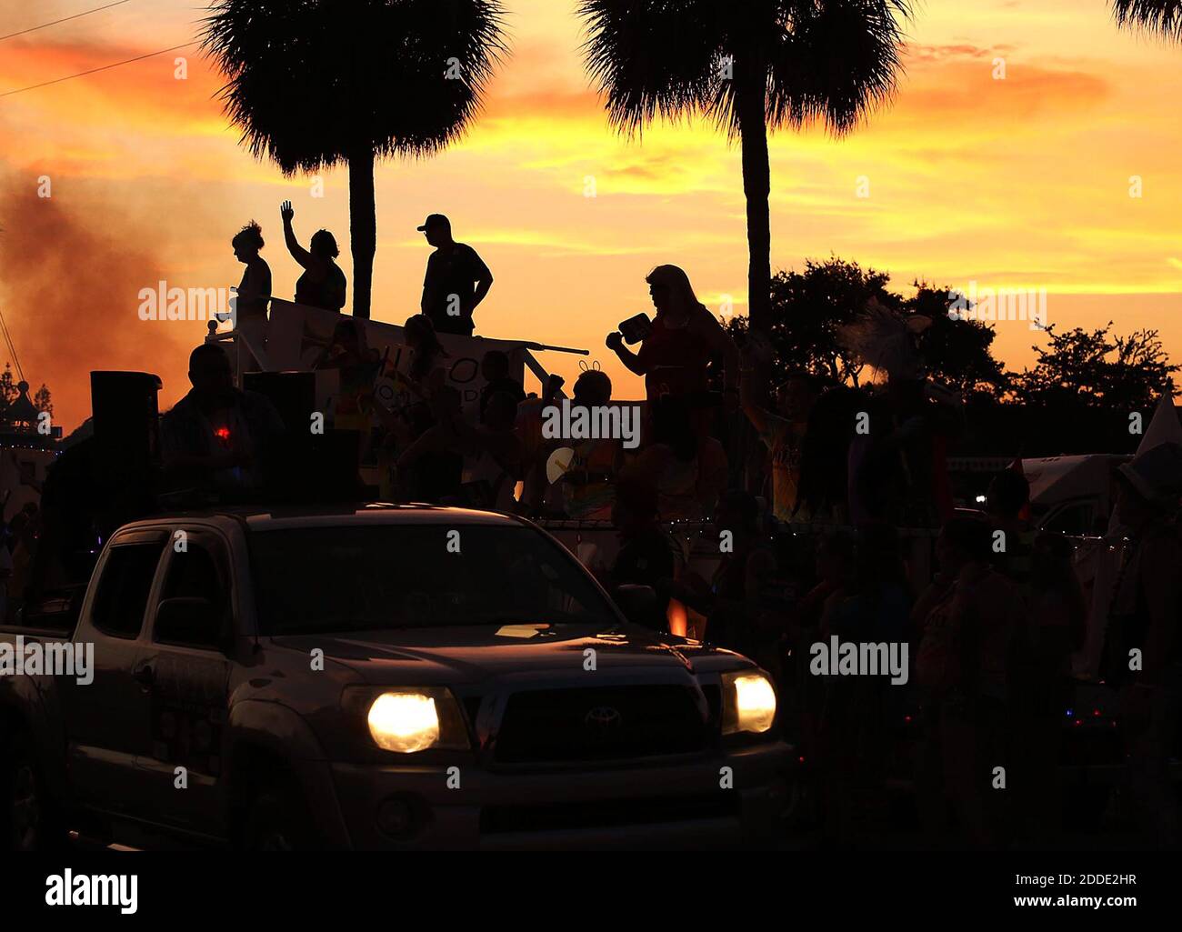 NESSUN FILM, NESSUN VIDEO, NESSUNA TV, NESSUN DOCUMENTARIO - i partecipanti si divertono nella Parata di San Pete Pride a San Pietroburgo, FL, USA, sabato 15 giugno 2016. Foto di Stephen M. Dowell/Orlando Sentinel/TNS/ABACAPRESS.COM Foto Stock