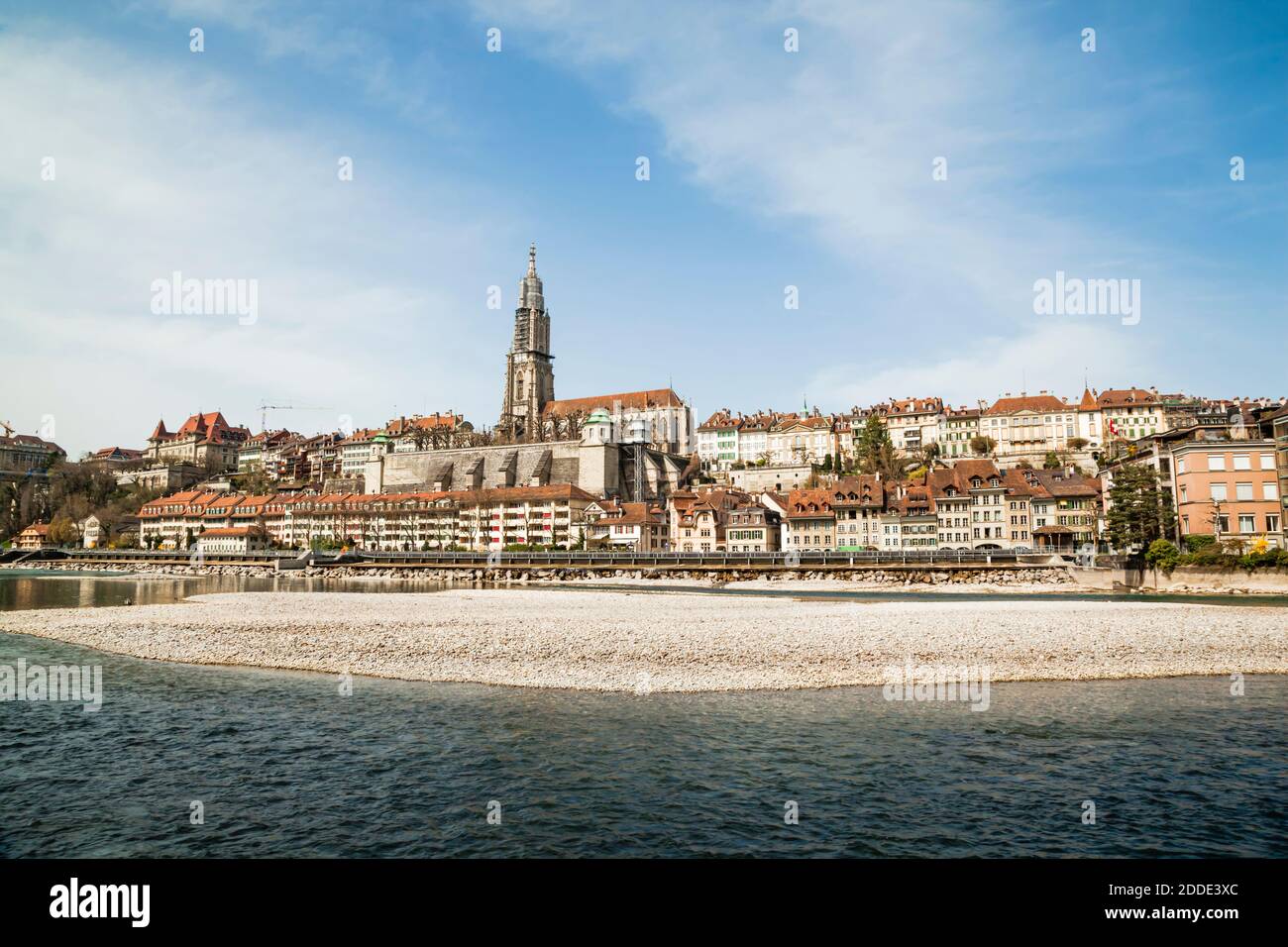 Vista del fiume aare contro la bellissima città in Svizzera Foto Stock Vista del fiume aare contro la bellissima città in Svizzera Foto Stock