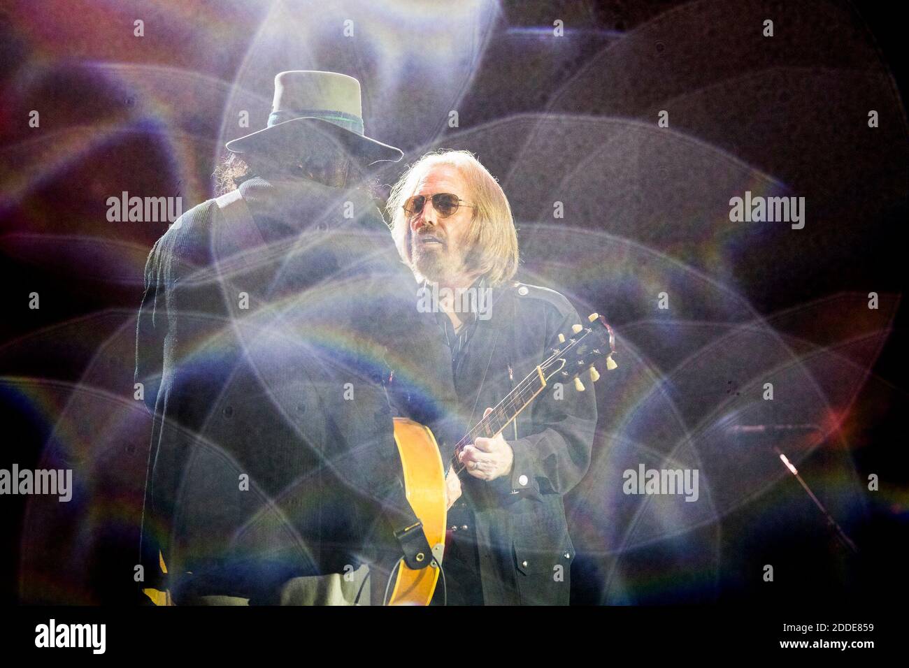 NESSUN FILM, NESSUN VIDEO, NESSUNA TV, NESSUN DOCUMENTARIO - Mike Campbell, Tom Petty e The Heartbreakers si esibiscono al Wrigley Field giovedì 29 giugno 2017 a Chicago, Illinois, USA. Foto di Armando L. Sanchez/Chicago Tribune/TNS/ABACAPRESS.COM Foto Stock